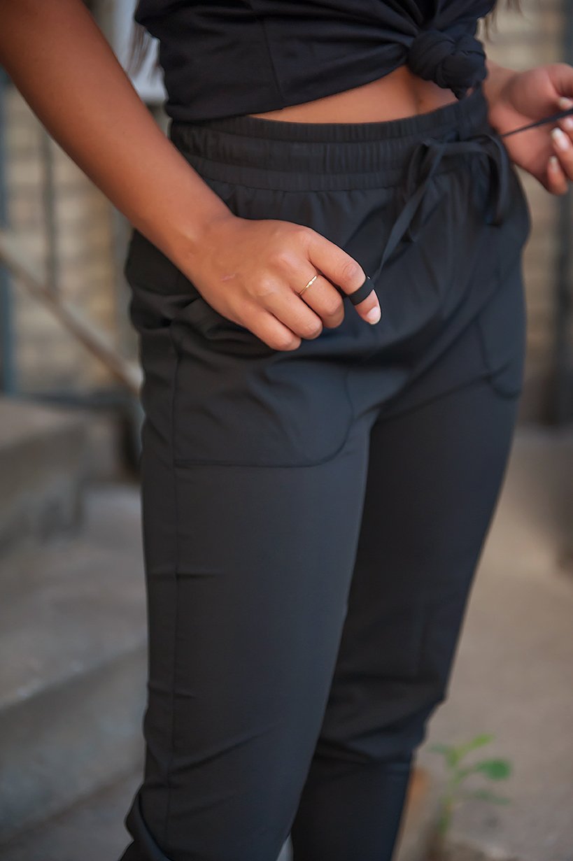 DT UPTOWN™ - Lightweight Joggers in Black